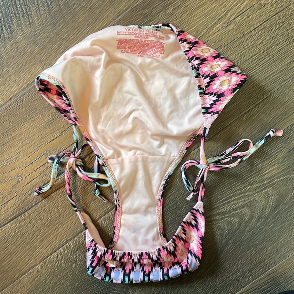 VS bikini - Picture 5 of 7